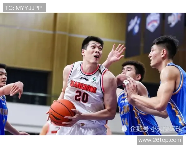 任骏飞领衔表现出色助力球队逆转胜利展现篮球场上的无畏精神与团队合作