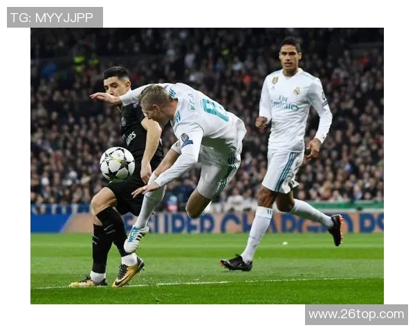 克罗斯：从中场指挥官到足球传奇的华丽蜕变之路