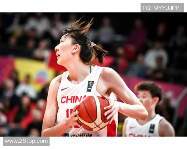 八一女篮迎战山西女篮决战赛场展现巾帼风采与竞技精神