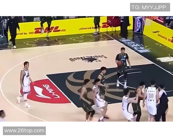 国王队与开拓者队激烈对抗赛场冲突引发球迷热议