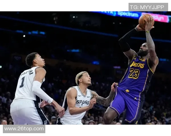 湖人对阵马刺的精彩对决微博热议分析与球迷互动全记录 湖人对阵马刺的精彩对决微博热议分析与球迷互动全记录