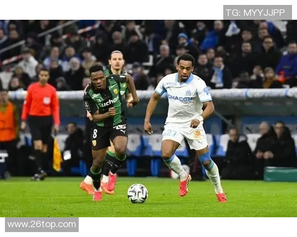 红星队与勒阿弗尔队激战正酣争夺胜利的关键时刻即将来临